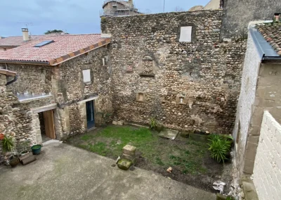 Cour intérieure avant travaux à Alixan