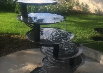 Fontaine métallique ciculaire et gravitaire, réalisée sur mesure à Romans sur Isère